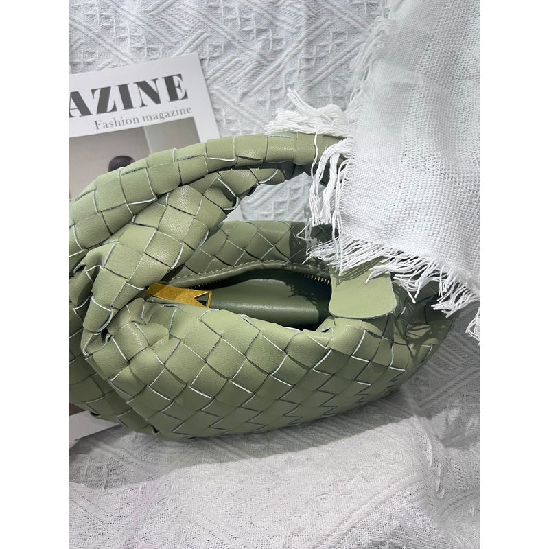 Cross-Border Hot Sale New Genuine Hand-Woven 2025 Cloud Soft Leather Wrinkled Dumpling Versatile Handheld Women's Bag