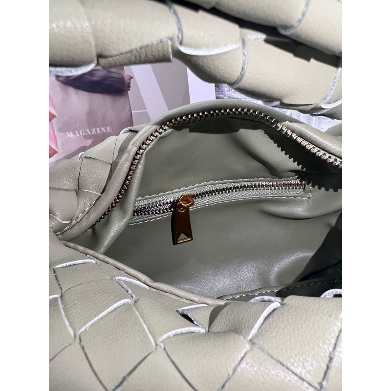 Cross-Border Hot Sale New Genuine Hand-Woven 2025 Cloud Soft Leather Wrinkled Dumpling Versatile Handheld Women's Bag