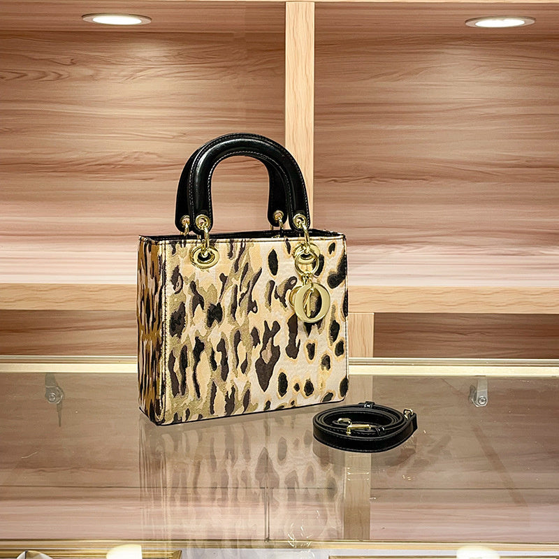 High-end Feel Foreign Trade Cross-border Handbag Princess Diana Style Women's 2025 New Trendy Color-blocking Niche Single Shoulder Crossbody Small Square Bag