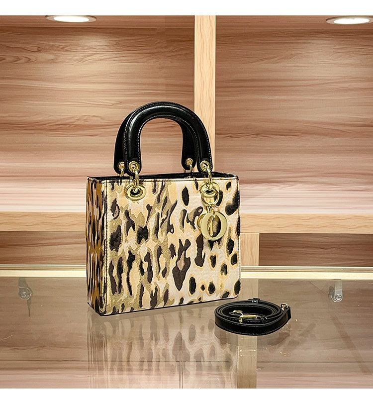 High-end Feel Foreign Trade Cross-border Handbag Princess Diana Style Women's 2025 New Trendy Color-blocking Niche Single Shoulder Crossbody Small Square Bag