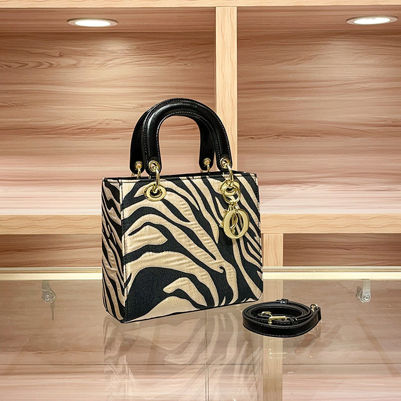 High-end Feel Foreign Trade Cross-border Handbag Princess Diana Style Women's 2025 New Trendy Color-blocking Niche Single Shoulder Crossbody Small Square Bag