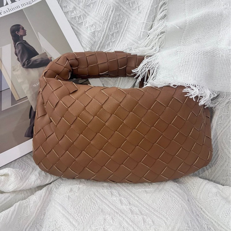 Cross-Border Hot Sale New Genuine Hand-Woven 2025 Cloud Soft Leather Wrinkled Dumpling Versatile Handheld Women's Bag