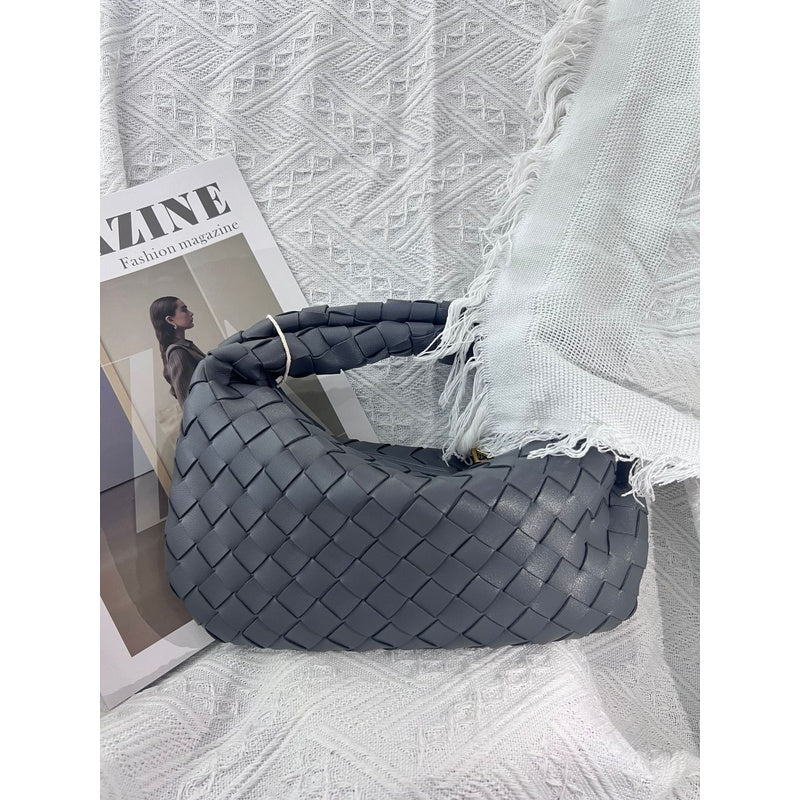 Cross-Border Hot Sale New Genuine Hand-Woven 2025 Cloud Soft Leather Wrinkled Dumpling Versatile Handheld Women's Bag